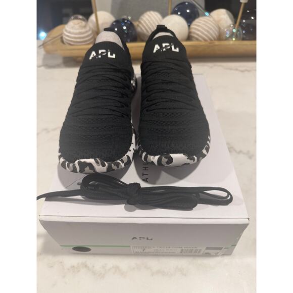 APL Women’s TechLoom Wave Sneakers – Size 7 / EUR 37 NEW - Picture 1 of 6